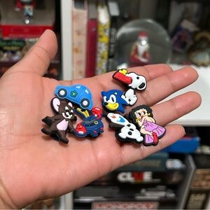 Random Cartoon Croc Charms (7pcs)